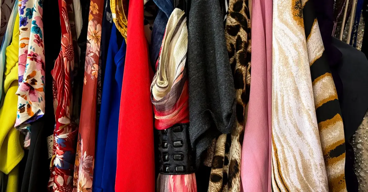 Guida alla scelta dei tessuti per outfit eleganti