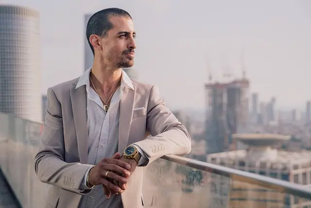 Come abbinare il blazer per un look professionale ed elegante