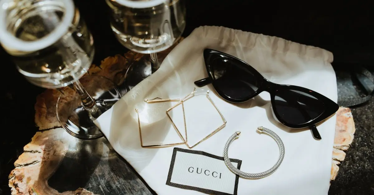10 accessori trendy per esaltare il tuo look elegante
