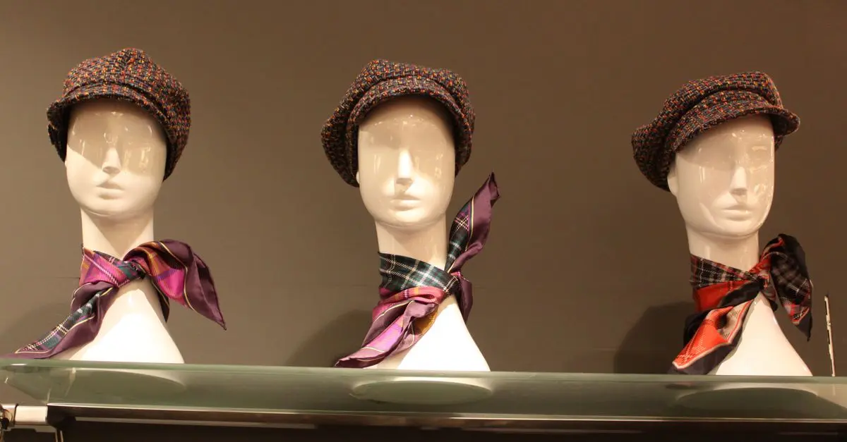 Come scegliere il foulard ideale per ogni stagione