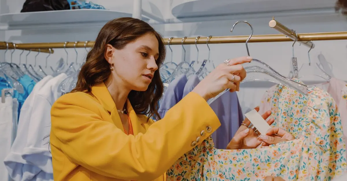 Come scegliere i colori giusti per un look raffinato