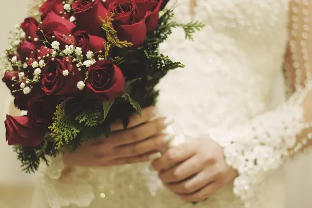 Come scegliere il miglior outfit per un matrimonio elegante
