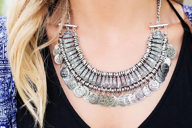 Come abbinare accessori eleganti per ogni outfit