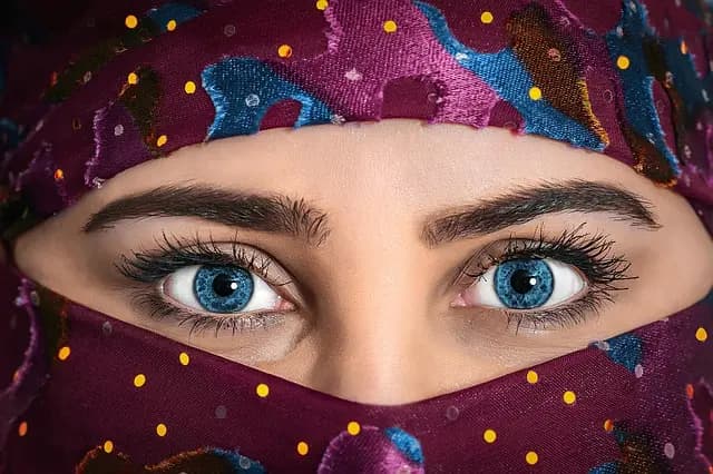 Come scegliere il foulard perfetto per ogni look elegante