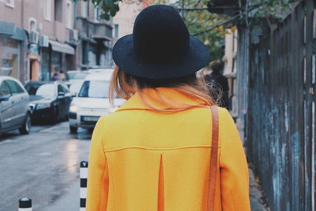 Come abbinare un blazer per un look elegante e professionale