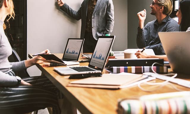 Come scegliere il miglior outfit per il tuo colloquio di lavoro