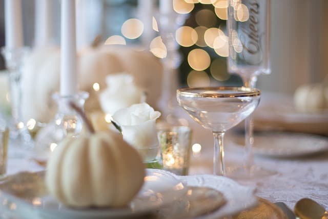 Come scegliere il look perfetto per una cena elegante